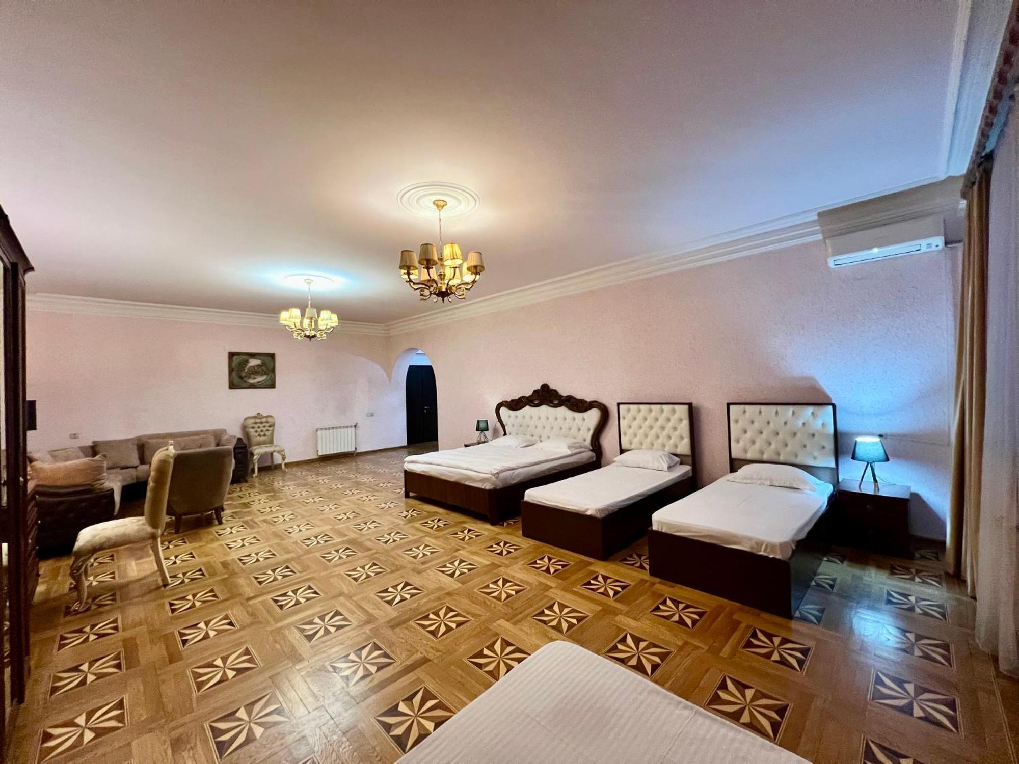 Family Hotel Yerevan Exterior photo