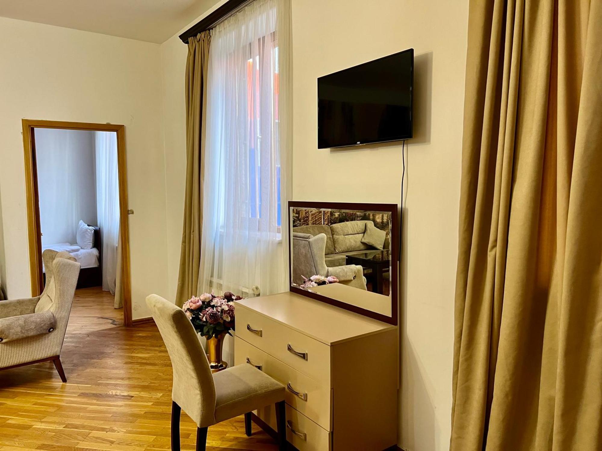 Family Hotel Yerevan Exterior photo